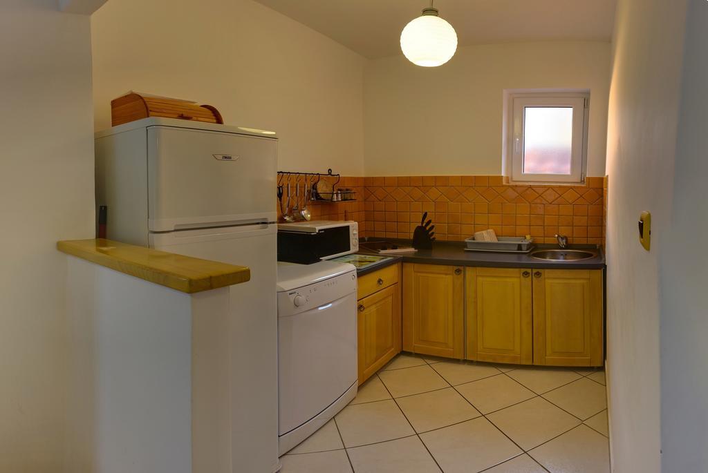 Vis A Vis Apartments Baška Habitación foto