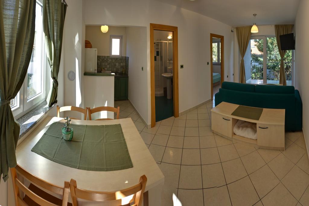 Vis A Vis Apartments Baška Habitación foto