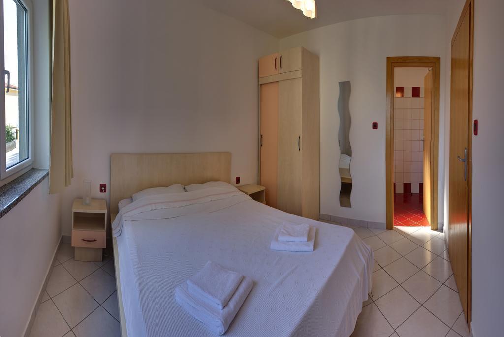 Vis A Vis Apartments Baška Habitación foto